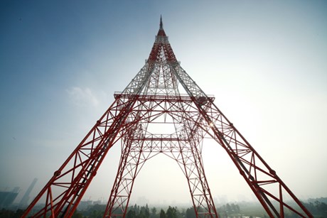 典型項目 : 為胡志明市電視台設立250米高的電視天線桿項目